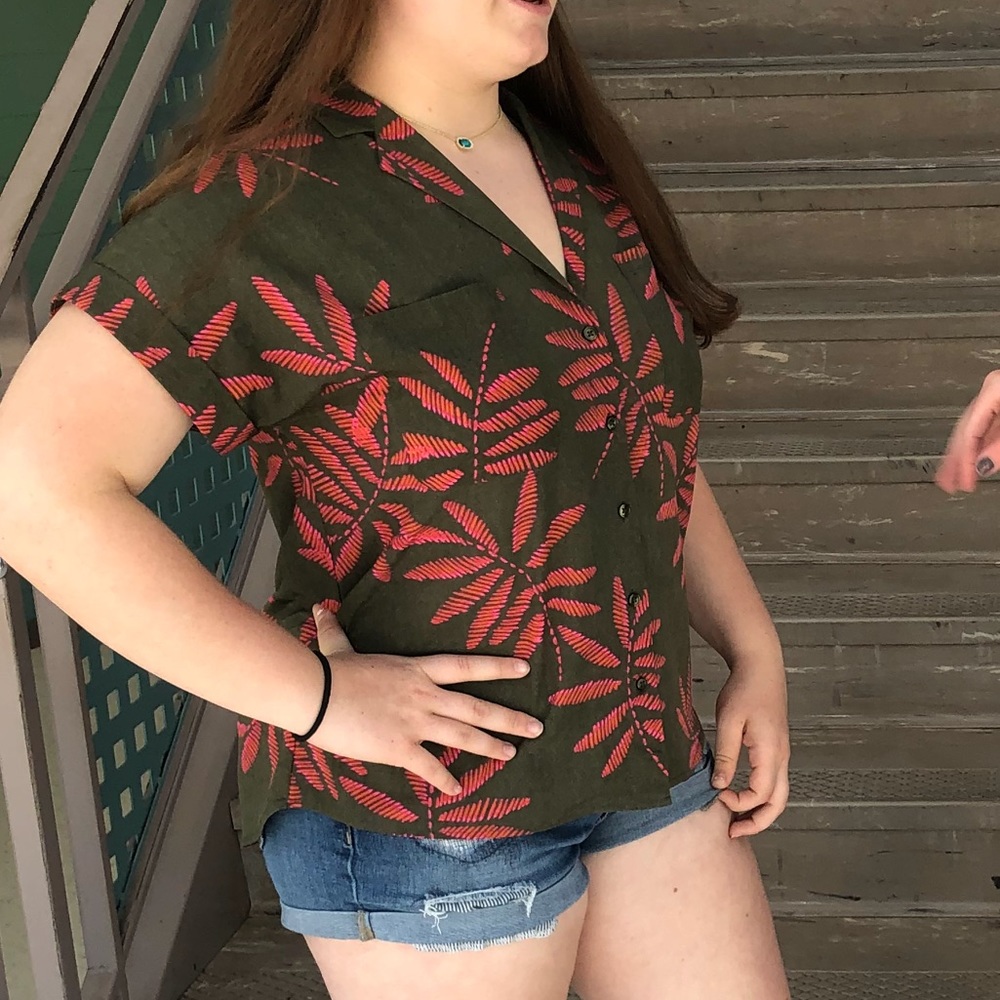 Hawaiian brown and pink button shirt